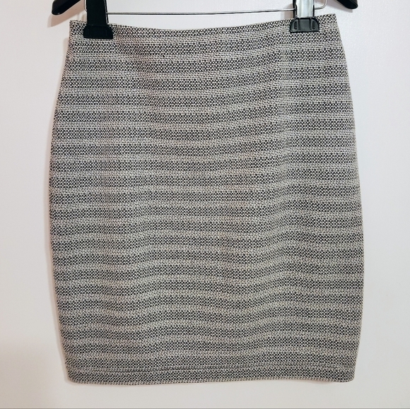LOFT Linear Pattern Knit Pencil Skirt Black Cream X Small - Picture 6 of 11